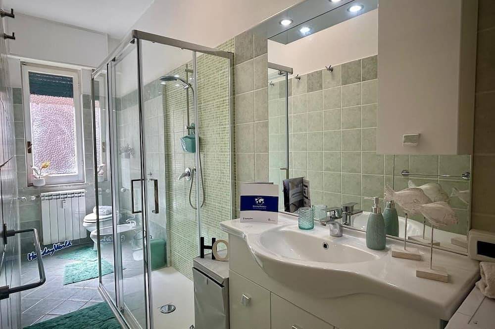 Entire apartment, Blue Beach by Holiday World in Albisola Capo, Albisola Superiore