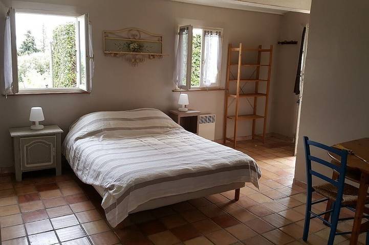 Provenzalisches Haus, traumhafte Aussicht, nah am Strand und Hafen von Sanary in Sanary-sur-Mer, Mittelmeerküste (Frankreich)