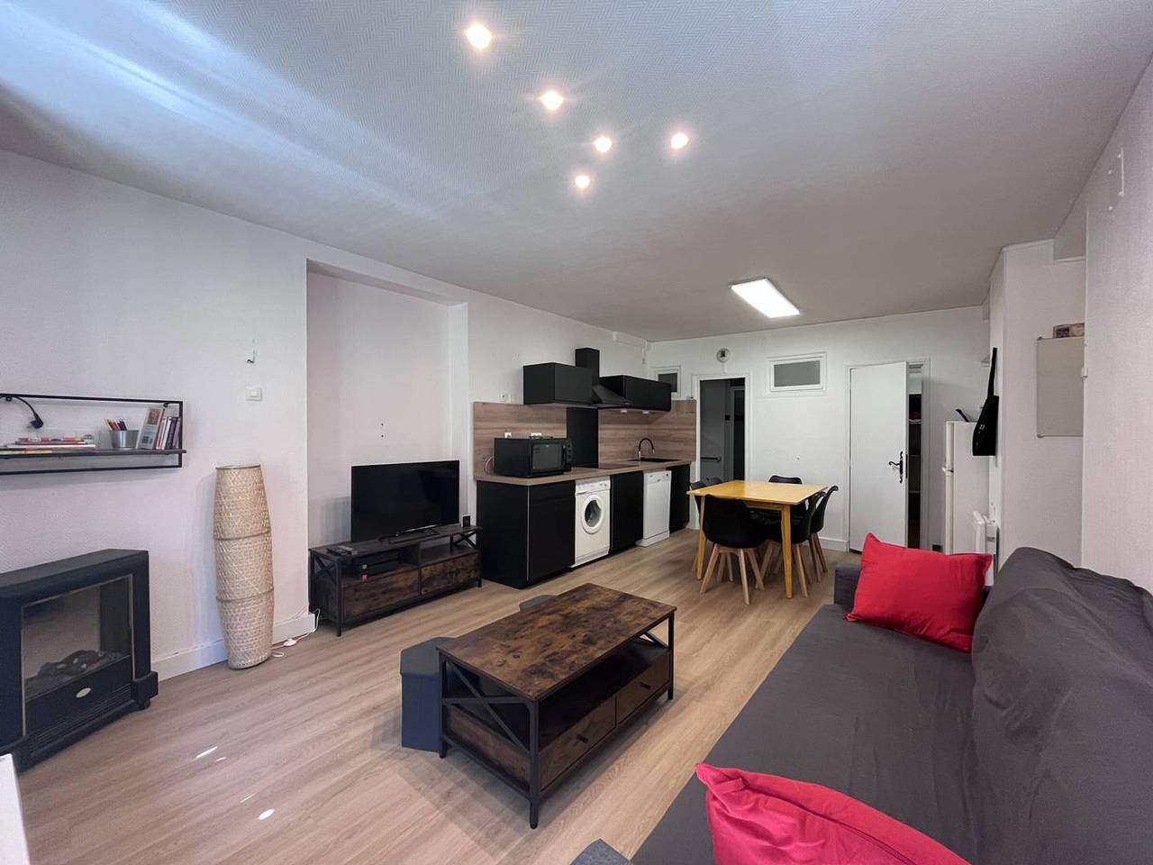 Apartamento entero, Renovado, balcón, centro Cauterets in Cauterets, Parque nacional de los Pirineos