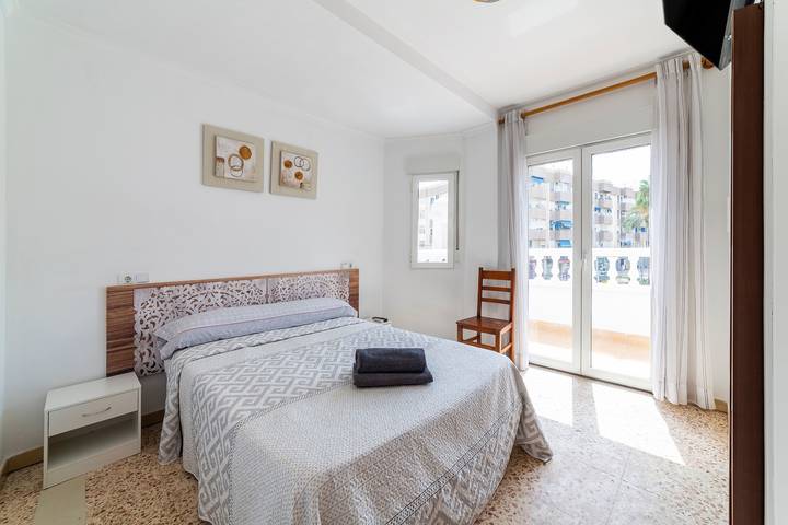 Zimmer 'Doble 11' mit privater Terrasse, Wi-Fi und Klimaanlage in Roquetas de Mar, Costa de Almería