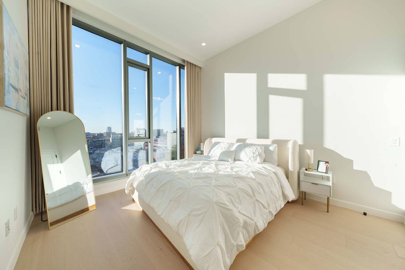 Entire apartment, New Luxury Penthouse w  Pool   Gym in Flushing in Queens, New York City