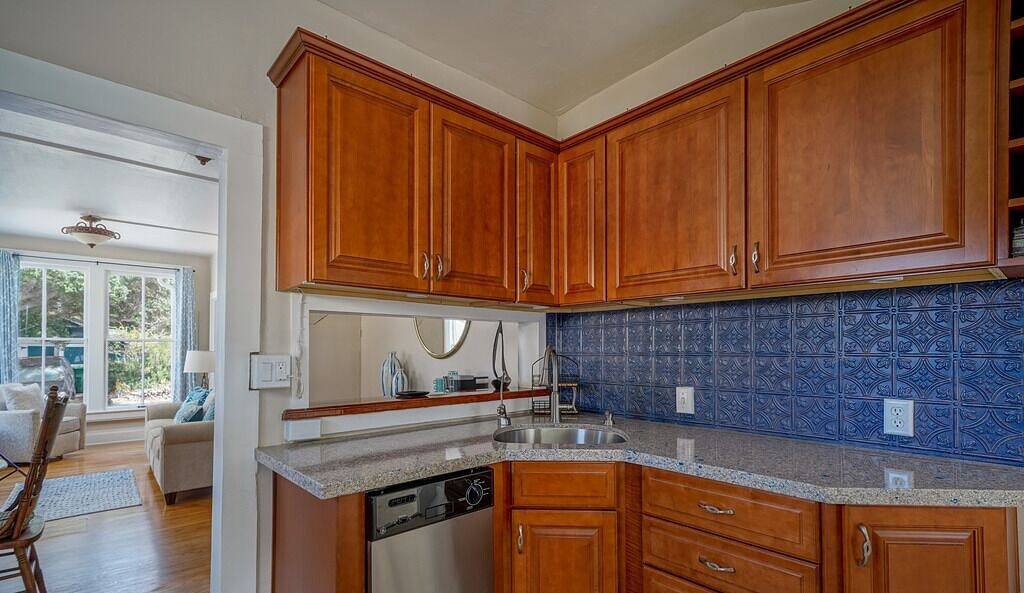 Saltbox - Pacific Grove House - Two Blocks to Beach and Downtown! in Pacific Grove, Monterey County