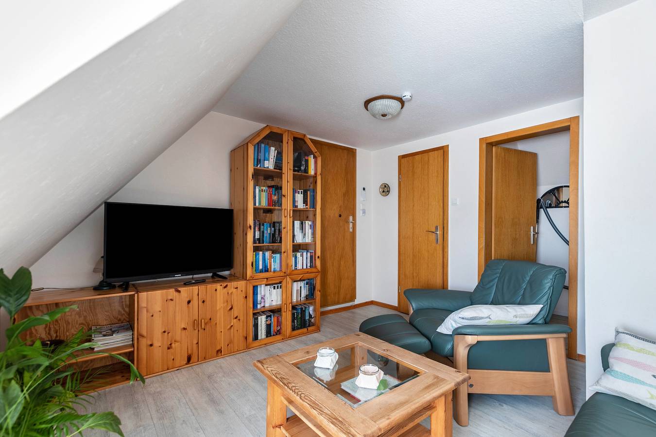 Entire apartment, Apartment 'Fewo- Nommensen' with Shared Garden and Wi-Fi in Oland, Langeneß