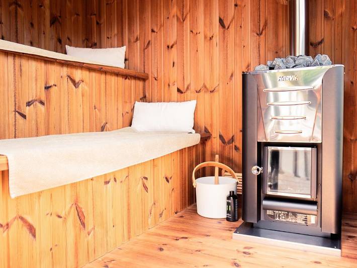 Location de vacances pour 6 personnes, avec jardin et piscine ainsi que vue et sauna à Burg-Reuland