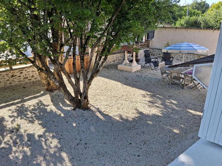 Location de vacances pour 4 personnes, avec vue ainsi que jardin et terrasse à Rochechouart - 2