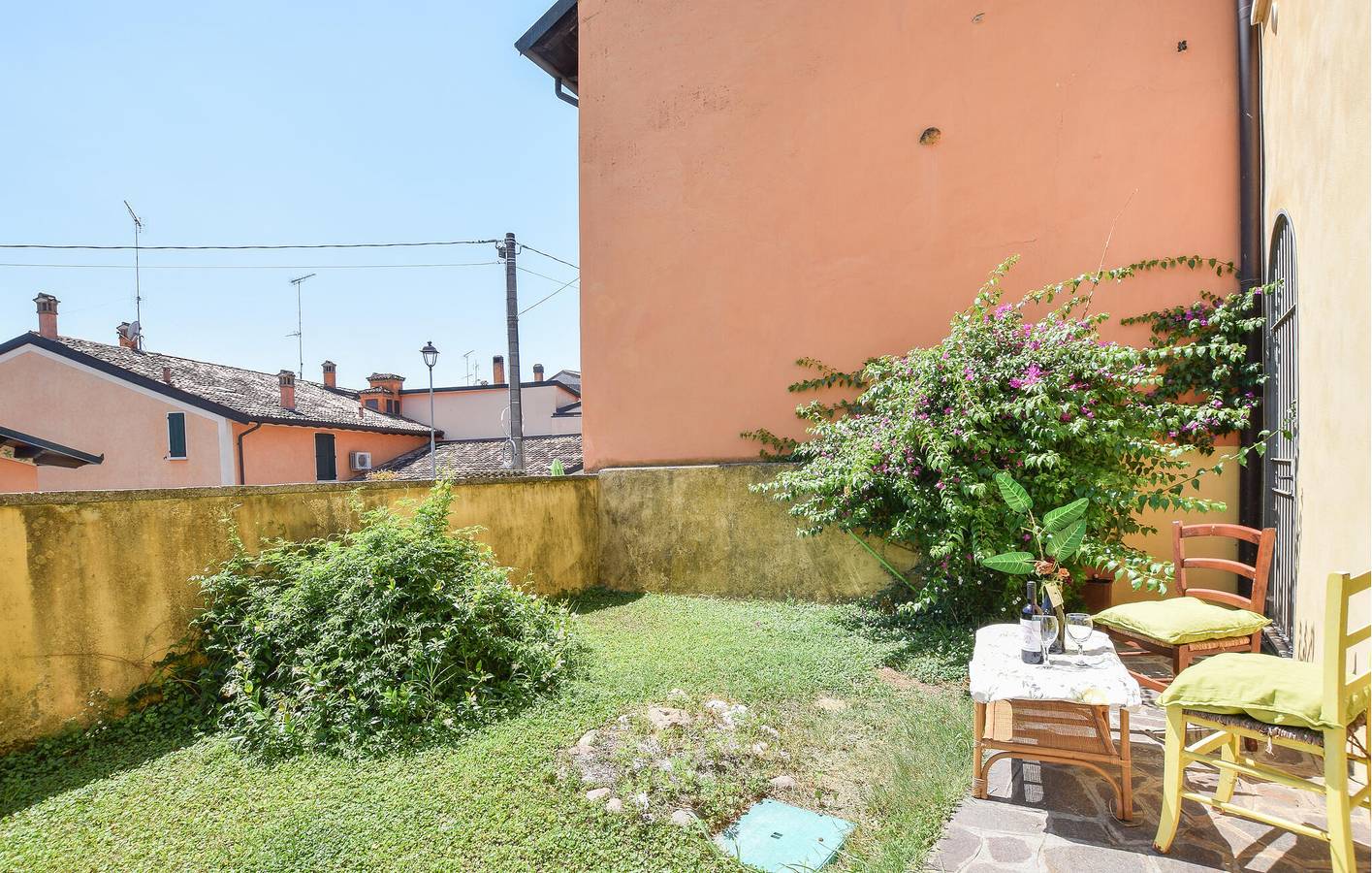 Apartamento vacacional entero, Acogedor apartamento cerca de la pizzería Eureka - WiFi y aparcamiento gratuitos in Solferino (Italia), Provincia de Mantova