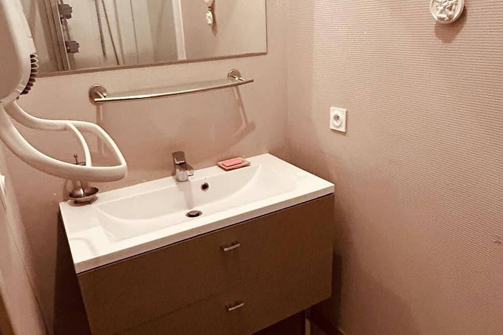 Entire apartment, Large, comfortable apartment right in the center of town, ideal for families. in Villefranche-de-Rouergue, Massif Central