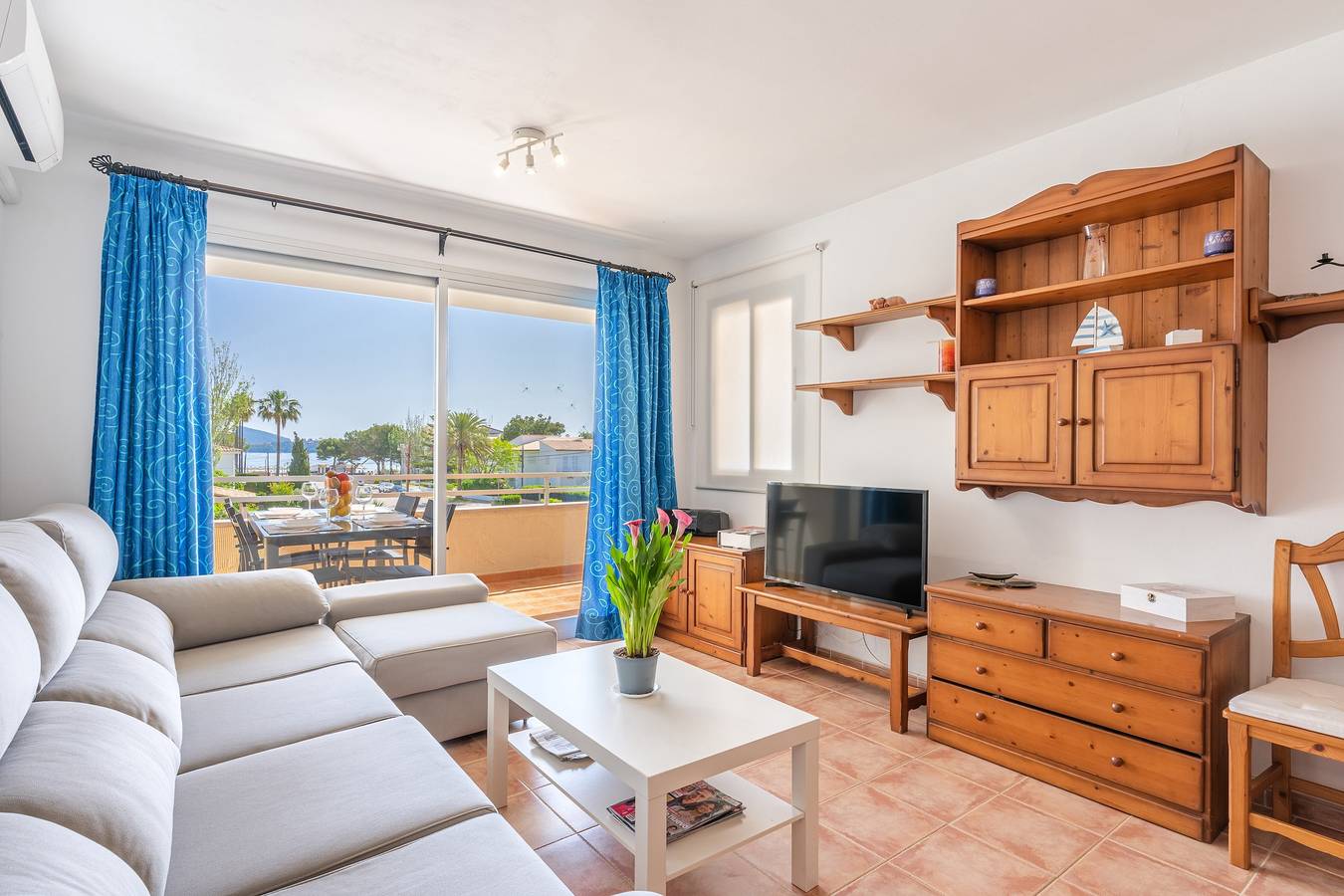 Appartement entier, Appartement de vacances "Veleta ll" près de la mer avec vue sur la mer, piscine partagée et Wi-Fi in Port de Pollença, Pollença