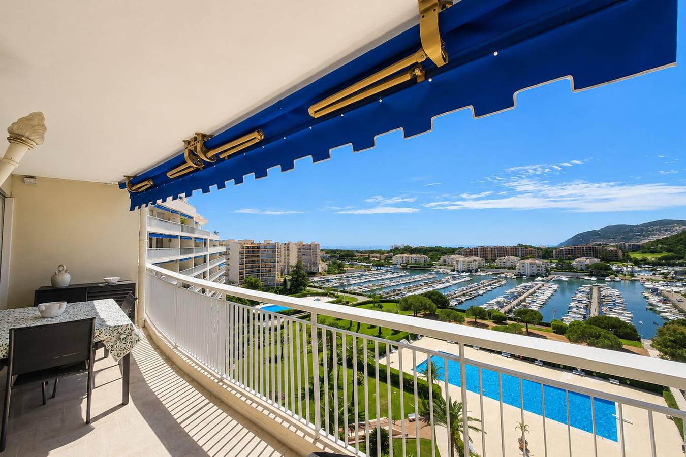 Geheel vakantieappartement, Apt 8 guests sea view & pool 10 minutes from Cannes in Mandelieu-la-Napoule, Massif de l'Esterel