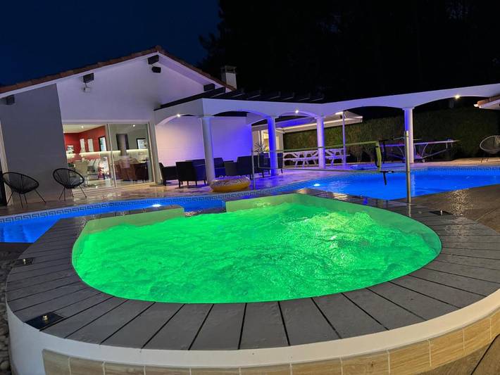 Location de vacances pour 10 personnes, avec piscine ainsi que jardin et jacuzzi à Narrosse - 3