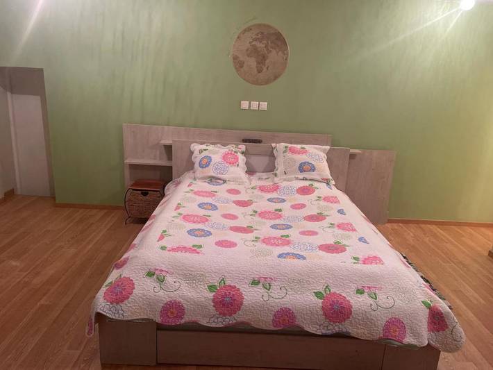 Gîte pour 2 personnes, avec jardin ainsi que piscine et vue dans Aéroport Lyon Saint-Exupéry - 2