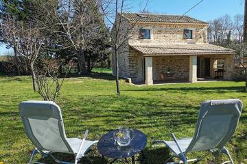 Gîte pour 6 personnes, avec jardin et terrasse à Goudargues