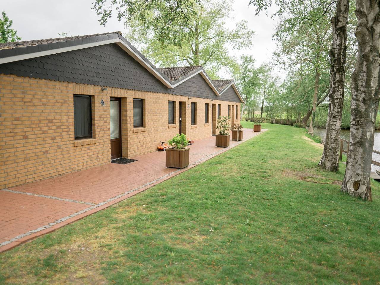 Hotel-Restaurant Bootshaus - Doppelzimmer, Hofseite in Bedekaspel, Südbrookmerland