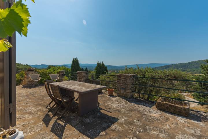 Location de vacances pour 6 personnes, avec jardin dans Village de Gordes