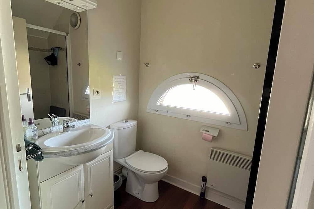 Quit lock house at the river Cher close to Zoo de Beauval and Loire Castles in Thésée, Région de Romorantin-Lanthenay