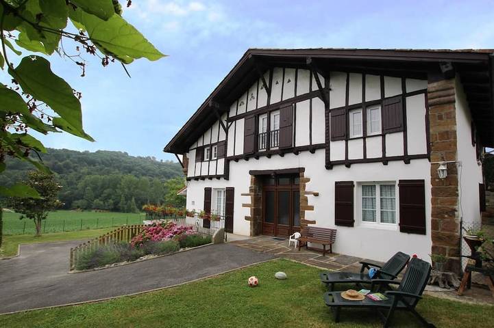 Location de vacances pour 10 personnes, animaux acceptés à Beyrie-sur-Joyeuse