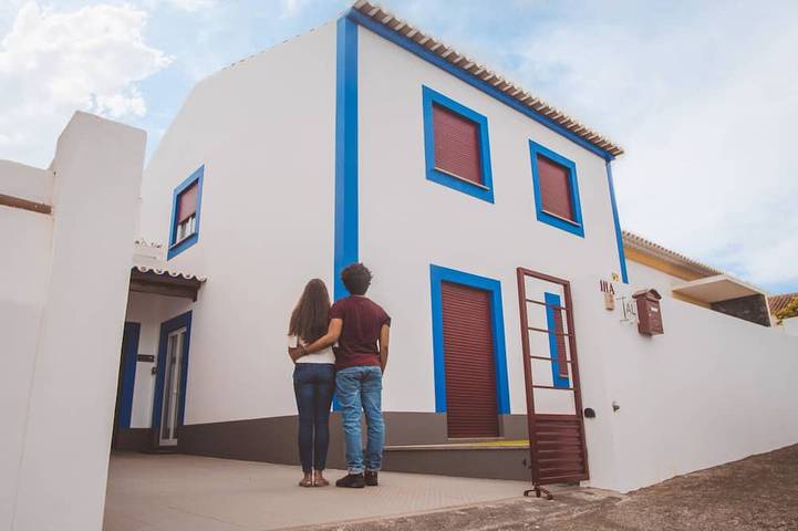 Vacation rental for 9 people, with yard in Terceira (Azores)