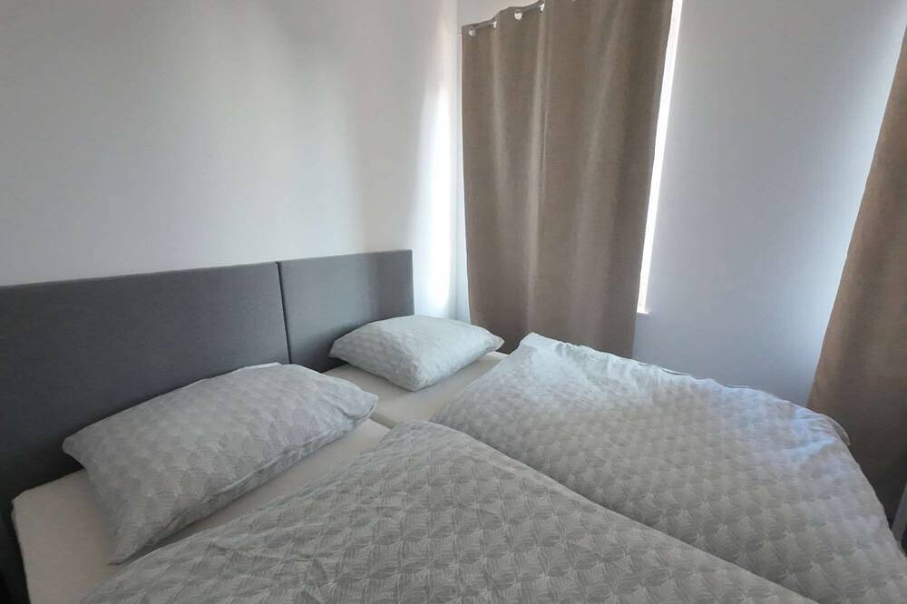 Ganze Wohnung, Maisonettewohnung mit zwei Schlafzimmern und einem Wohnzimmer in Solingen, Bergisches Land