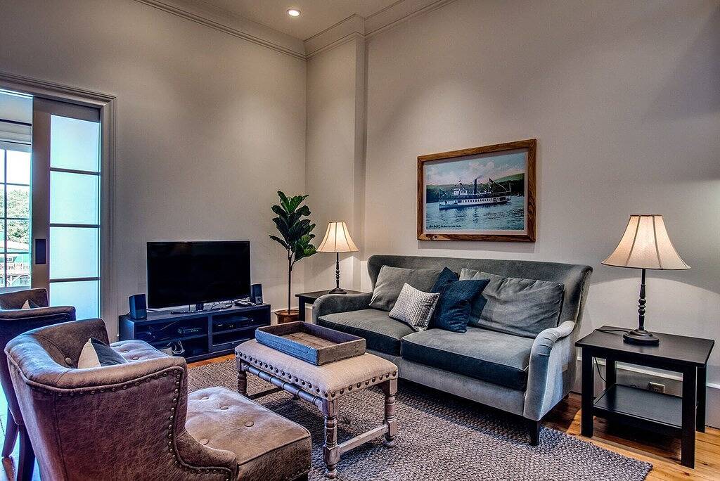 Ganze Wohnung, Sheridan Suite, wunderschöne Innenstadt, High-End-Suite im Loft-Stil an der Main Street in Penn Yan, Keuka Lake