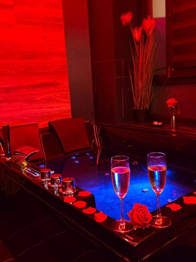 Chambre business-romantique, jacuzzi, billard, clim in Verviers, Région de Liège