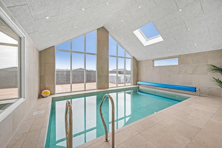 Exklusives Neubau-Poolhaus mit Außen-Whirlpool in Søndervig, Holmsland Klit
