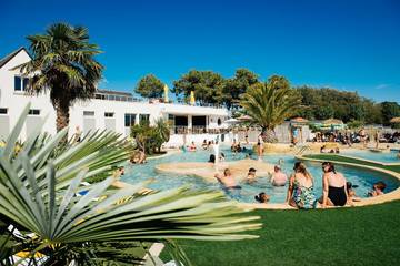 Camping pour 5 personnes, avec bassin pour enfant dans le Morbihan