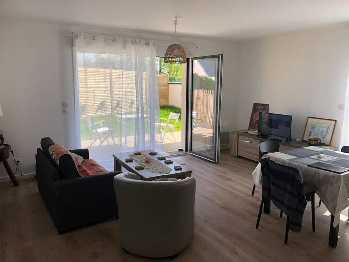 Gîte pour 4 personnes, avec jardin à Verson