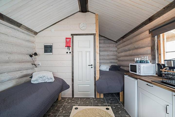 Camping for 2 personer, Terrasse og Hage i tillegg til Utsikt og Innsjøutsikt i Nord-Finland