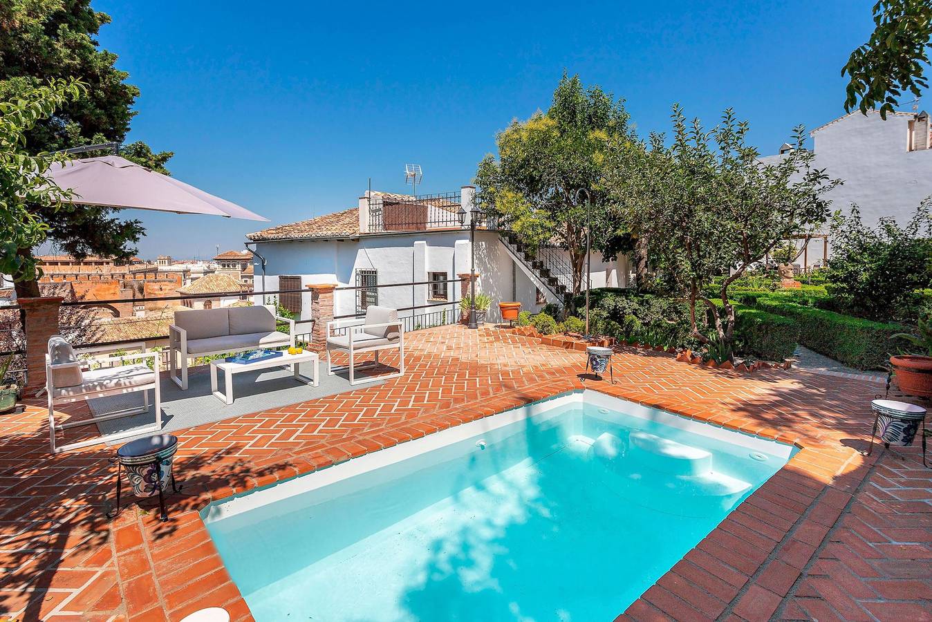 Entire apartment, Magnificent 4 Bd house with private pool. Carmen del Cipres. in Granada, Granada Province