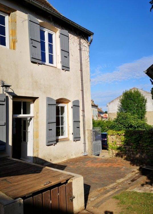 Location de vacances pour 12 personnes, avec terrasse et jardin dans Saône-et-Loire - 2