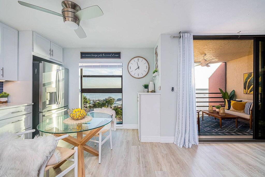 Ganze Wohnung, Magazine-Worthy Waterfront Condo ~Heated Pool & Spa w/Resort Amenities & Wifi; Walk to Shops/Dining in Marco Island, Southwest Florida