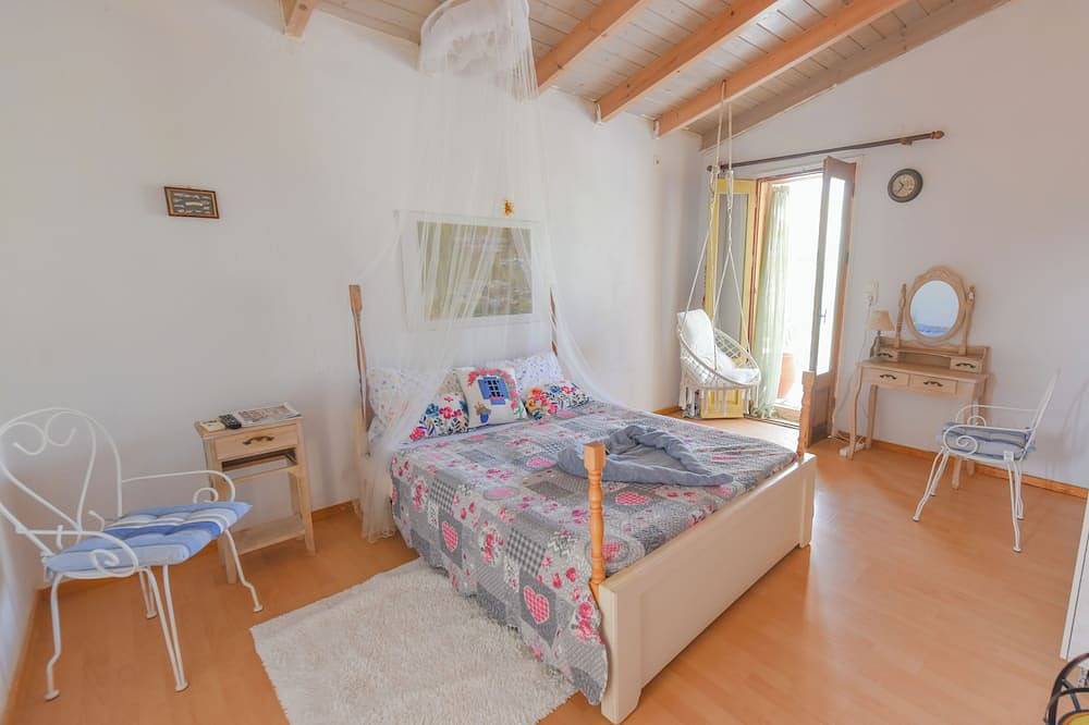 Oasis Retreat with Private Hammam-style bath, Mini Golf Course in Samos