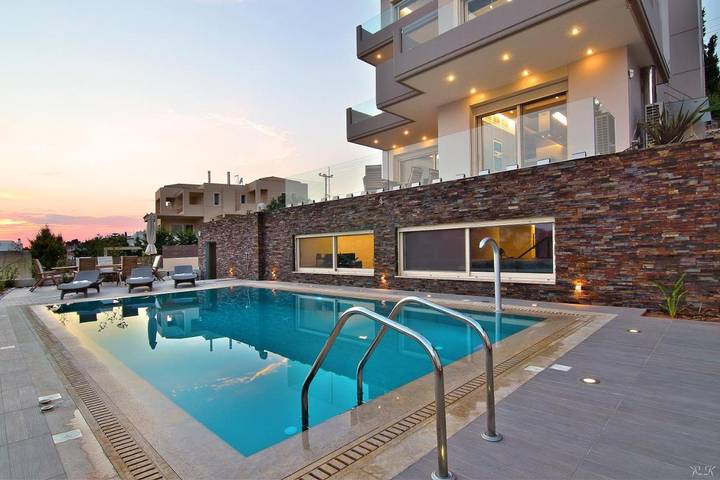 Location de vacances pour 18 personnes, avec terrasse et piscine dans Anavissos - 4