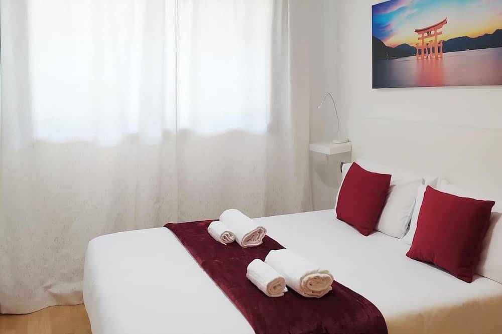 Entire apartment, Las Tablas - 3 Bedrooms with terrace in Punto de Atención al Ciudadano, Madrid