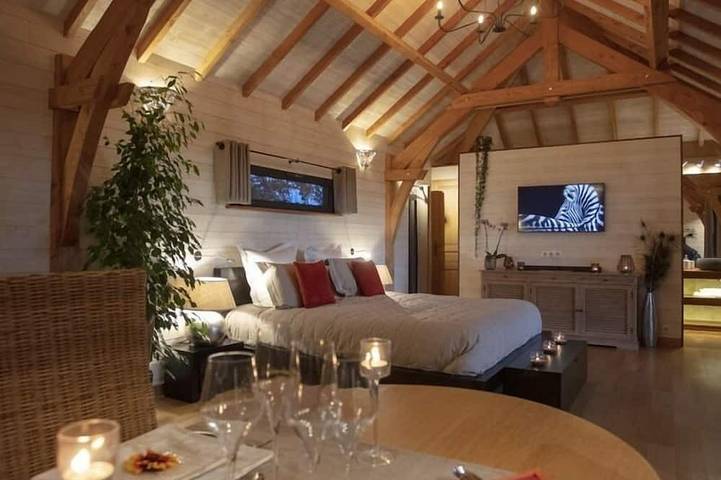 Gîte pour 2 personnes, avec Jacuzzi et Terrasse ainsi que Jardin et Sauna à Alzonne
