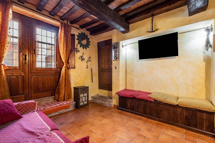 Entire apartment, 'Casa Vacanze Santa Clara' Apartment with Shared Terrace, Wi-Fi, and Air Conditioning in Orbetello, Grosseto Province