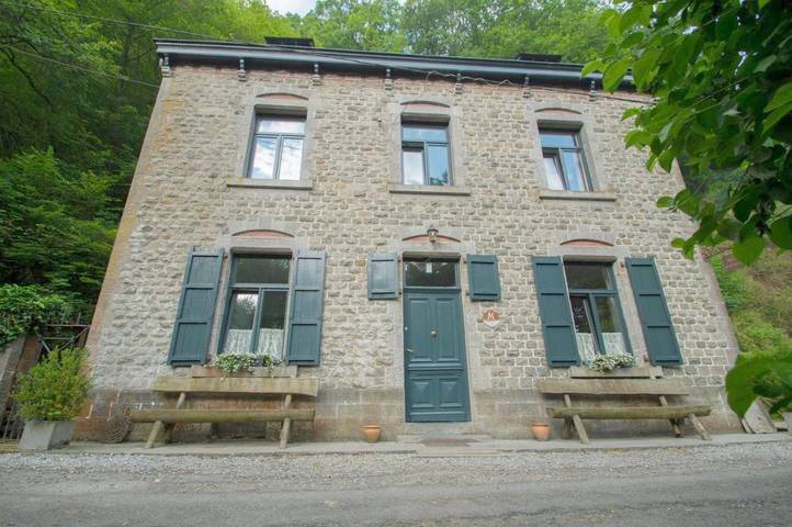 Location de vacances pour 16 personnes, avec jardin ainsi que vue et terrasse à Yvoir - 2