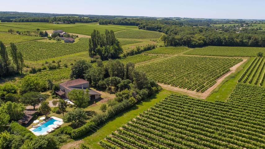 Location de vacances pour 8 personnes, avec piscine et jardin à Caplong