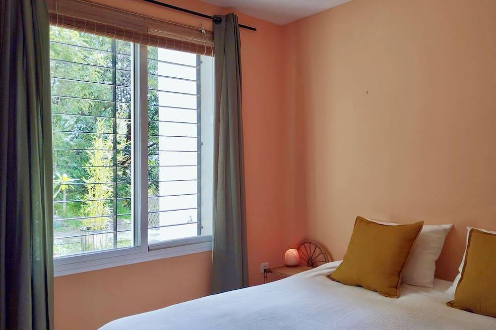 Sheltered house in the mountains with sea views and private pool. in Sedella, Málaga Provinz