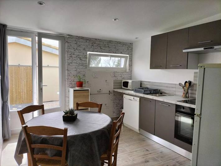 Location de vacances pour 2 personnes, avec jardin ainsi que piscine et vue à La Crèche - 3