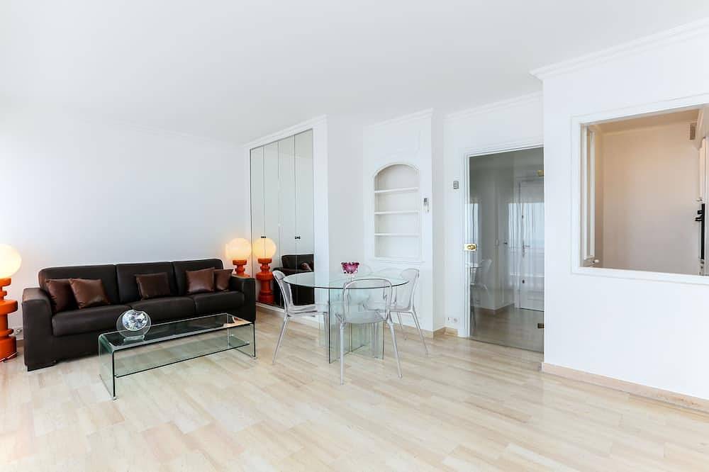 Cannes-Golfe-Juan Grand Studio 35 Mts + Balcony Waterfront in Vallauris, Cannes region