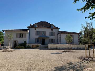 Gîte pour 12 personnes, avec terrasse à Féneyrols