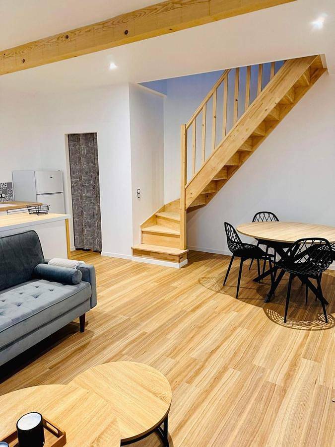 Appartement entier, One-Bedroom Apartment in Barbezieux-Saint-Hilaire, Charente