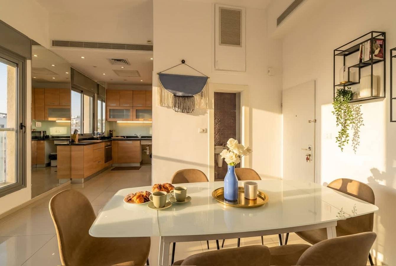 Entire apartment, Seafront 3Bedrooms Duplex w Pool in Herzliya, Tel Aviv District