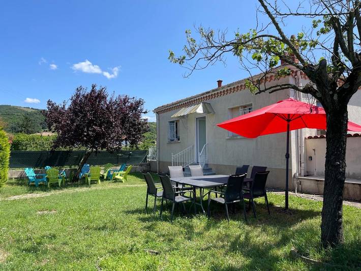 Gîte pour 8 personnes, avec jardin et terrasse, animaux acceptés dans Érôme