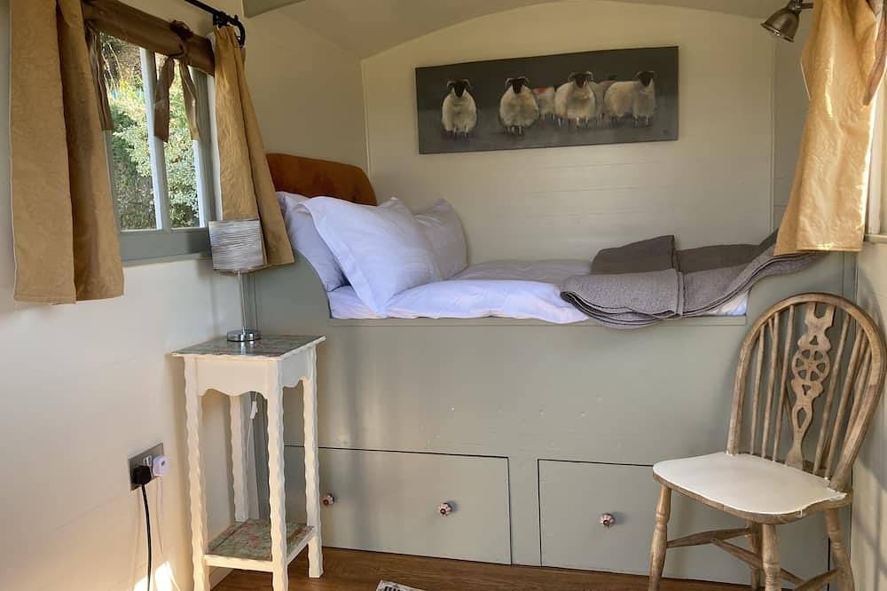 Pet Friendly - 2 Guests - Shepherds Hut in Gloucestershire