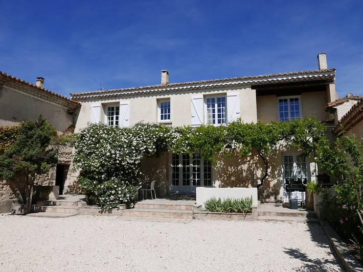 Gîte pour 10 personnes, avec jardin ainsi que piscine et terrasse, animaux acceptés