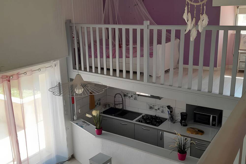Charming Gite \"L'Escapade\" in Saint-Nazaire-sur-Charente, Rochefort region