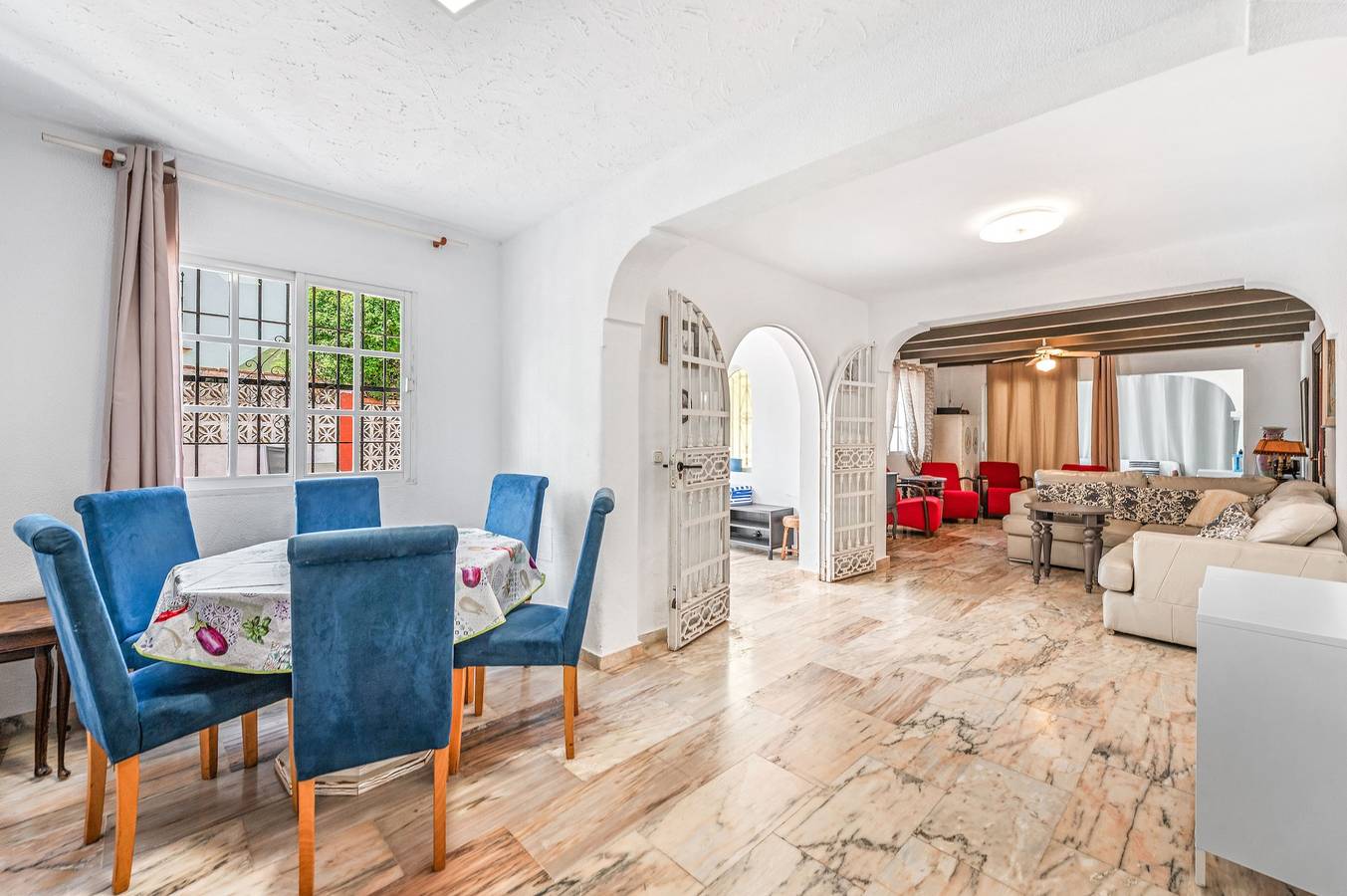 Villa Marbella a 300 metros da praia com Piscina Privada in Las Chapas, Marbella