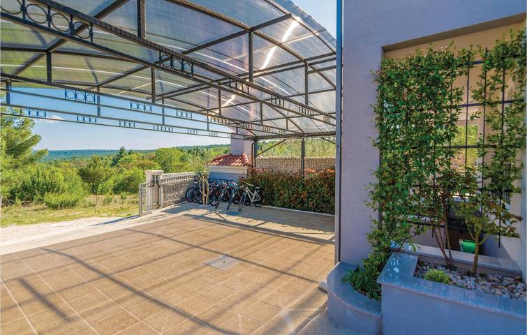 Charmante 2-Zimmer-Wohnung mit Pool in Küstennähe und mit guten Restaurants in Pridraga, Donji Karin